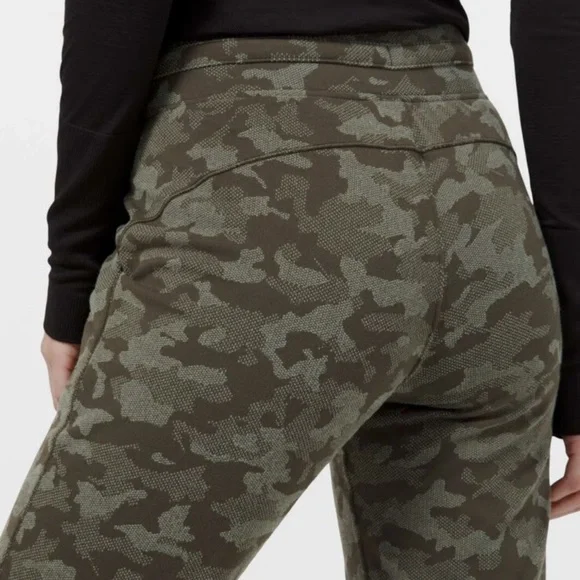 Lululemon High-Rise Jogger Green Camo Size 2 - Picture 3 of 8